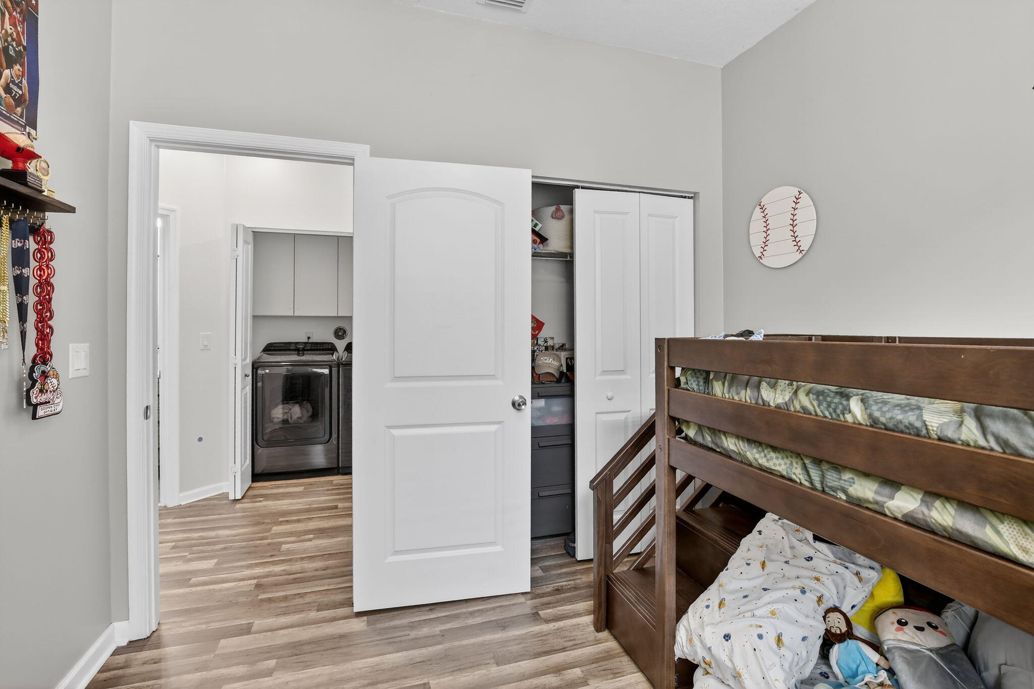 SAWGRASS LAKES - Residential