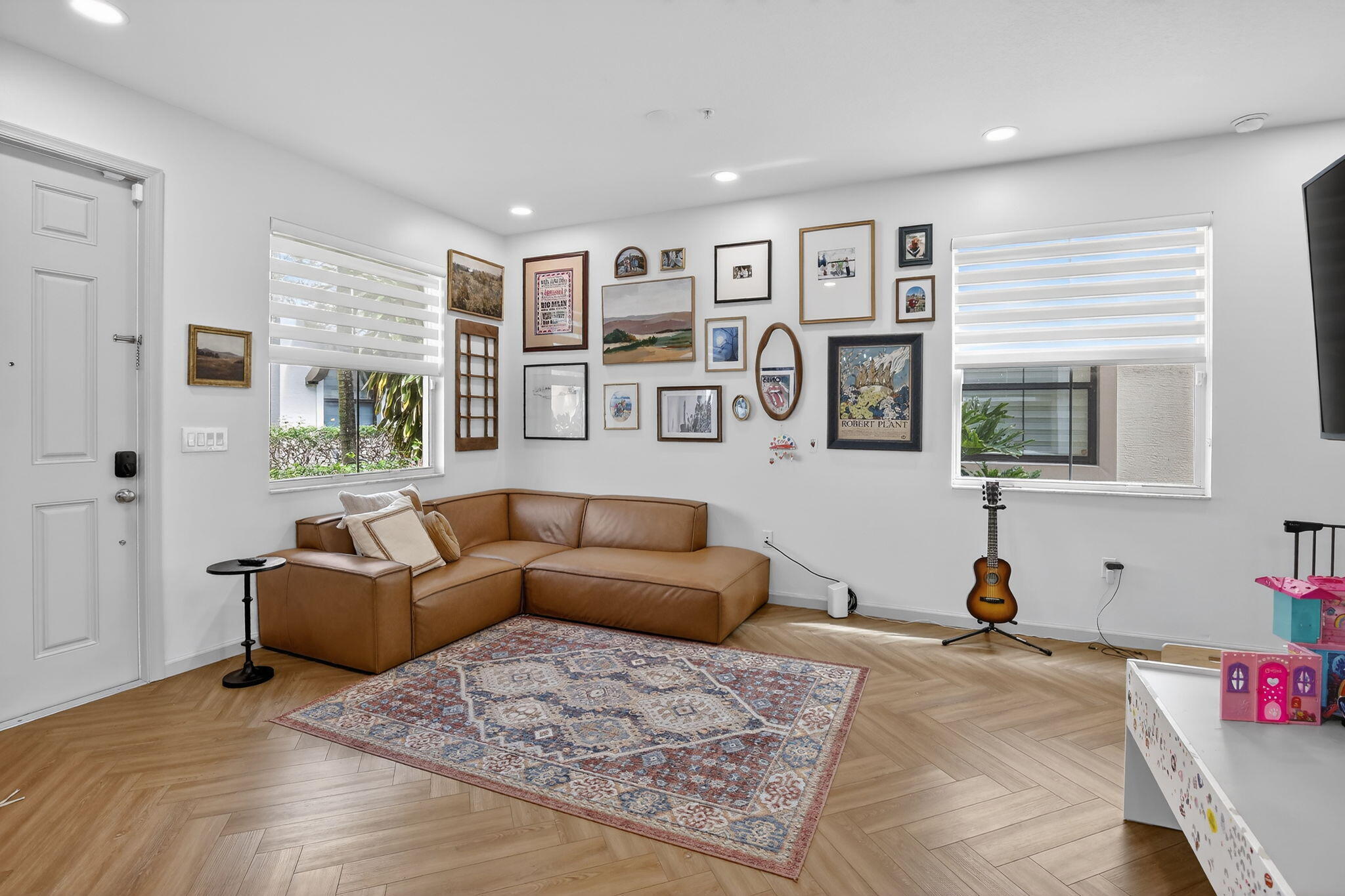 SAWGRASS LAKES - Residential