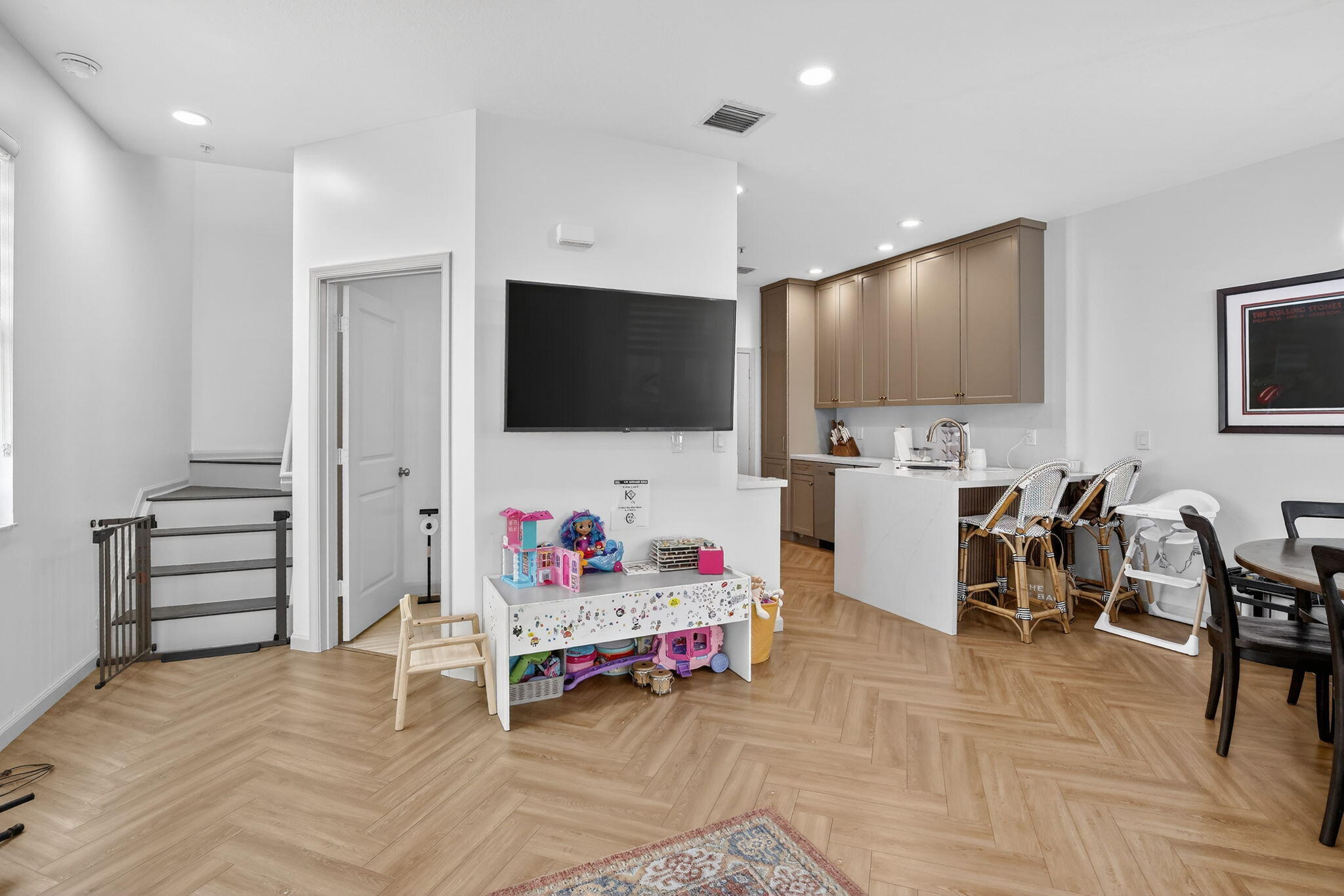 SAWGRASS LAKES - Residential