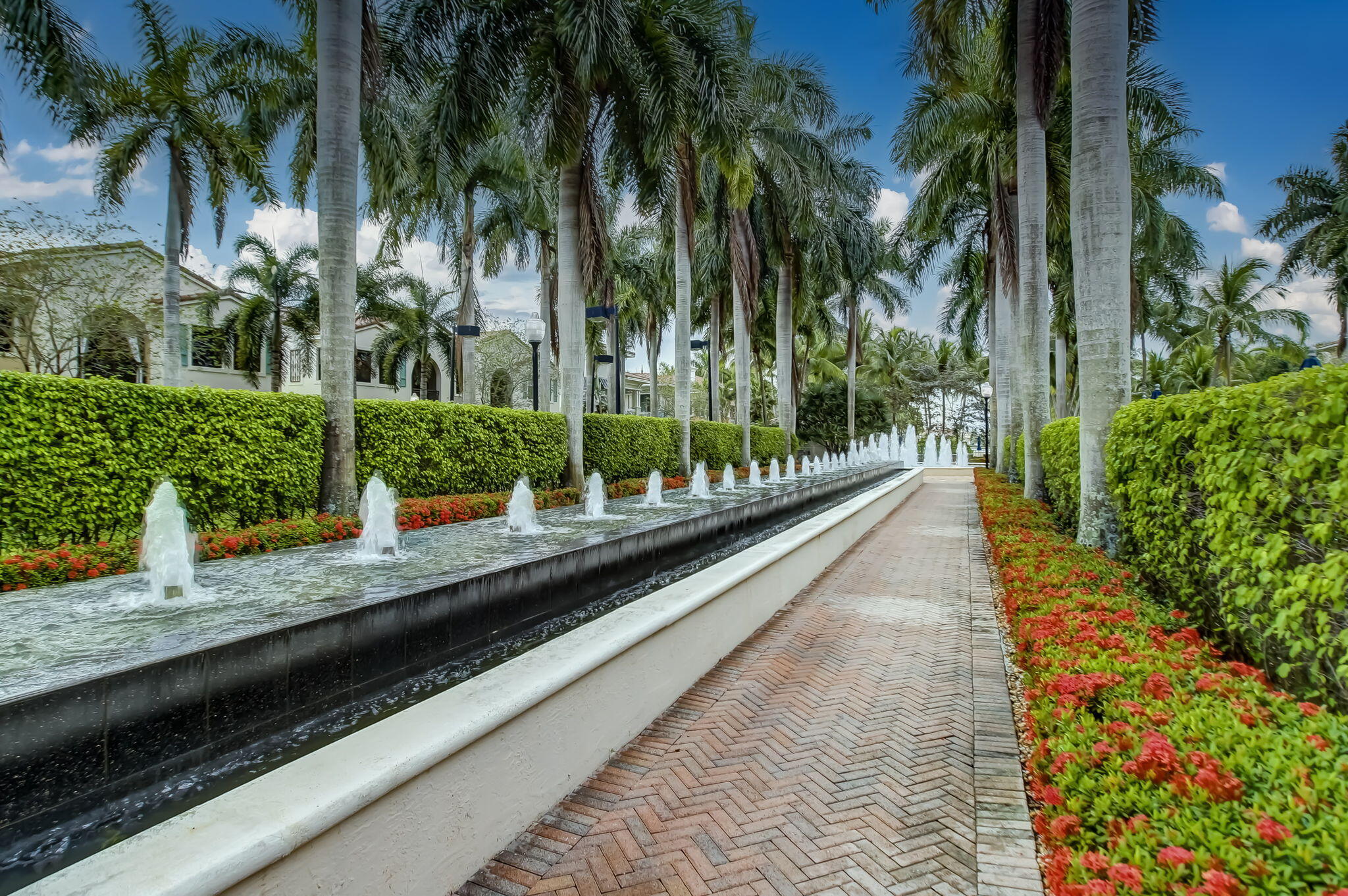 SAWGRASS LAKES - Residential