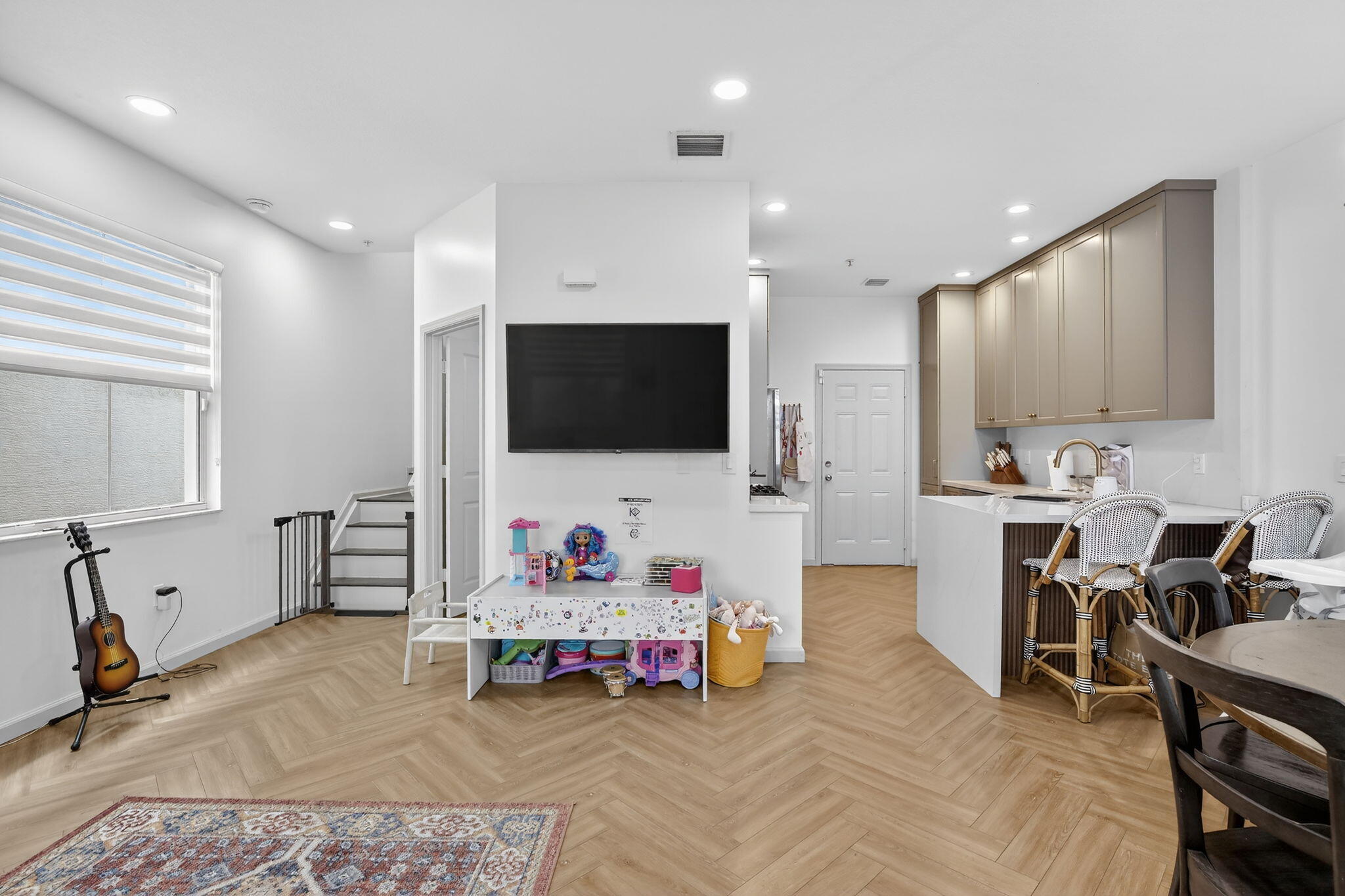 SAWGRASS LAKES - Residential