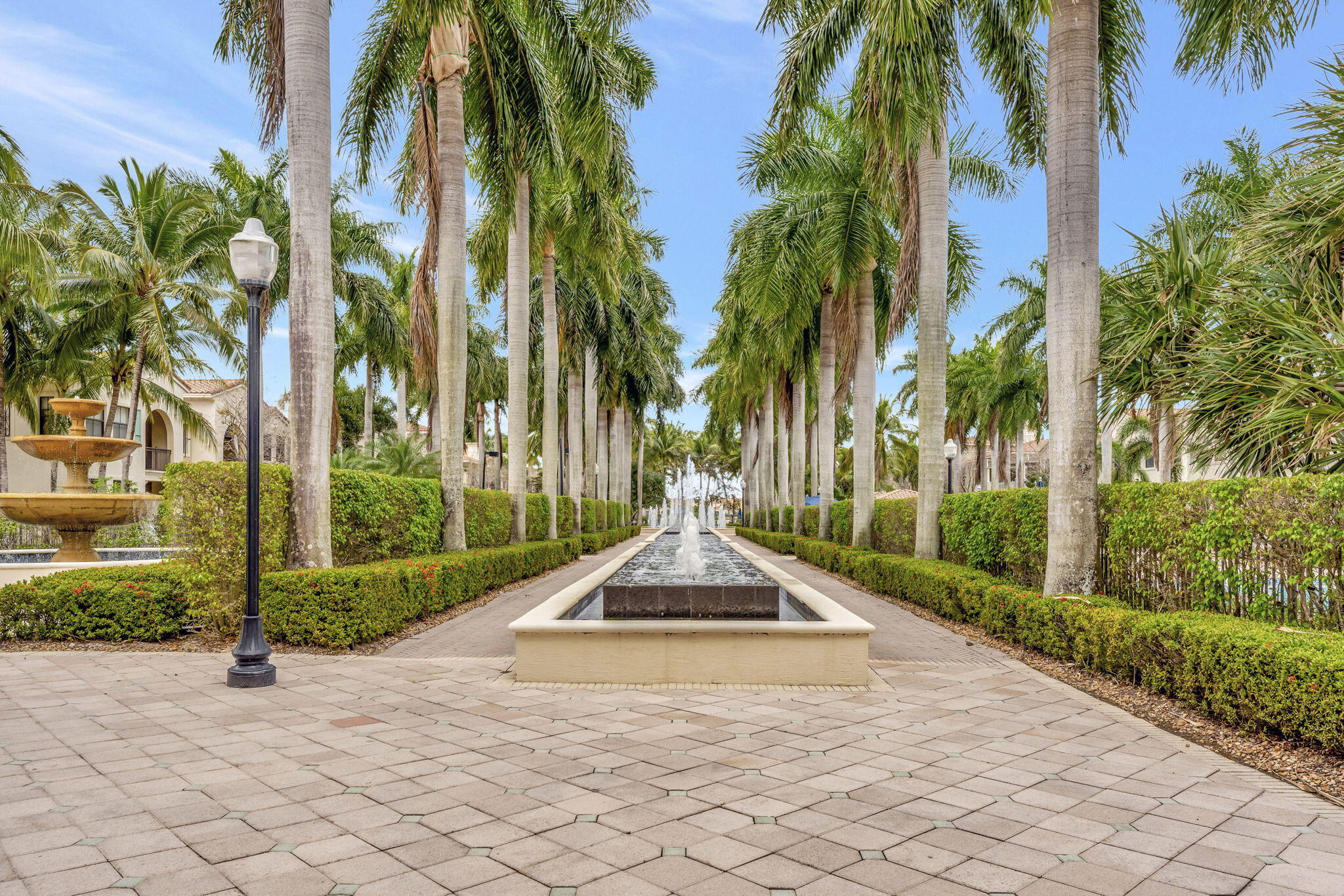 SAWGRASS LAKES - Residential