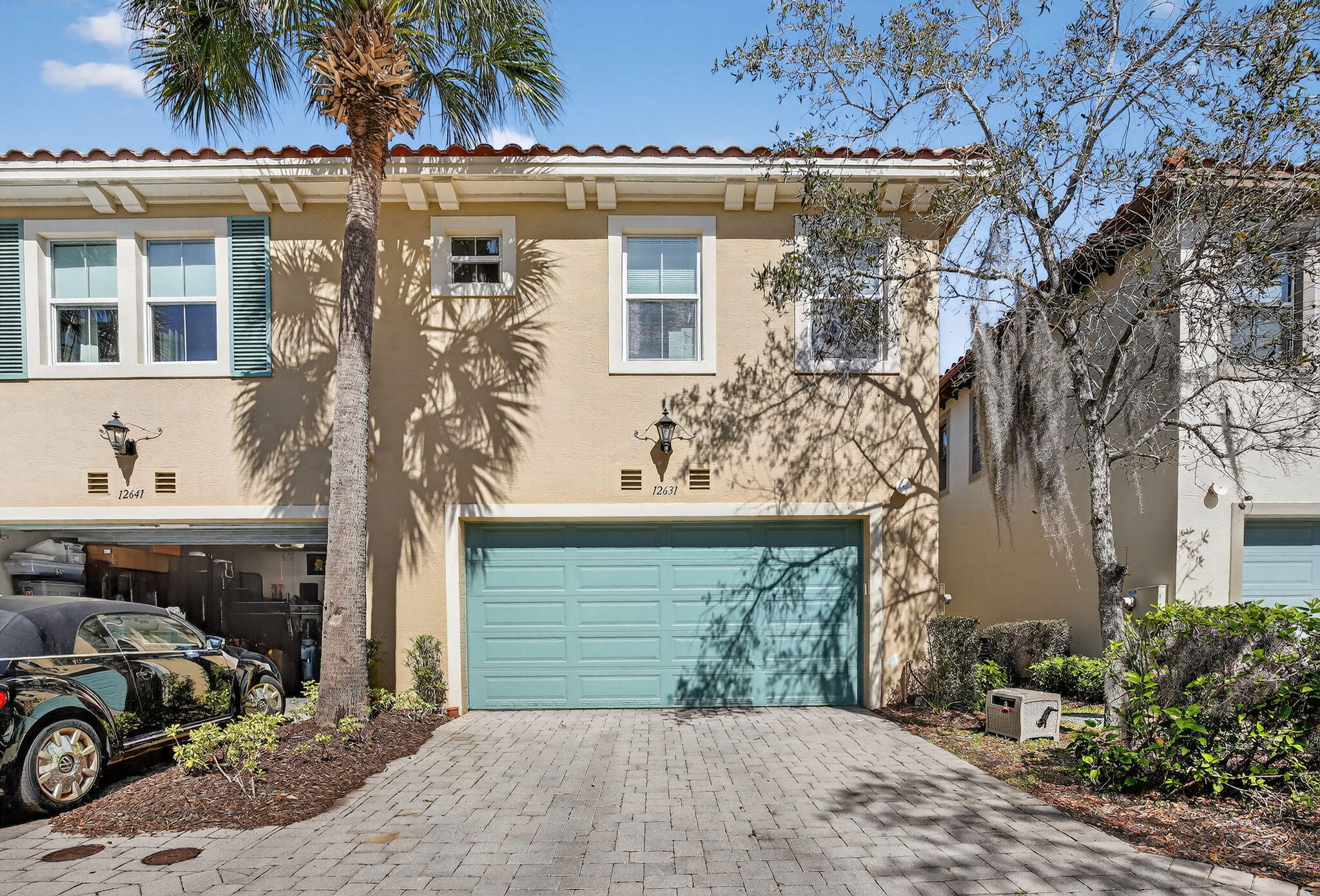 SAWGRASS LAKES - Residential