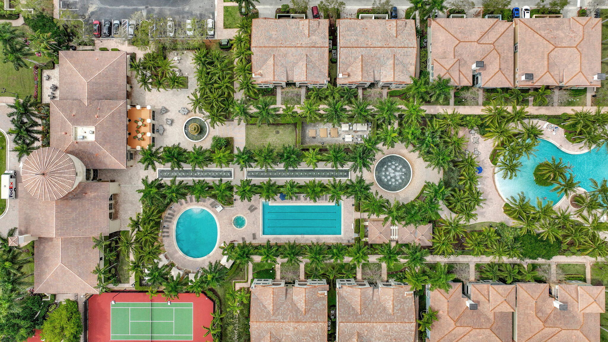 SAWGRASS LAKES - Residential