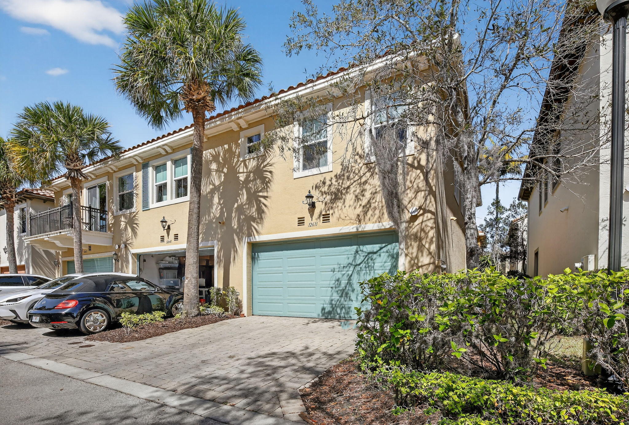 SAWGRASS LAKES - Residential