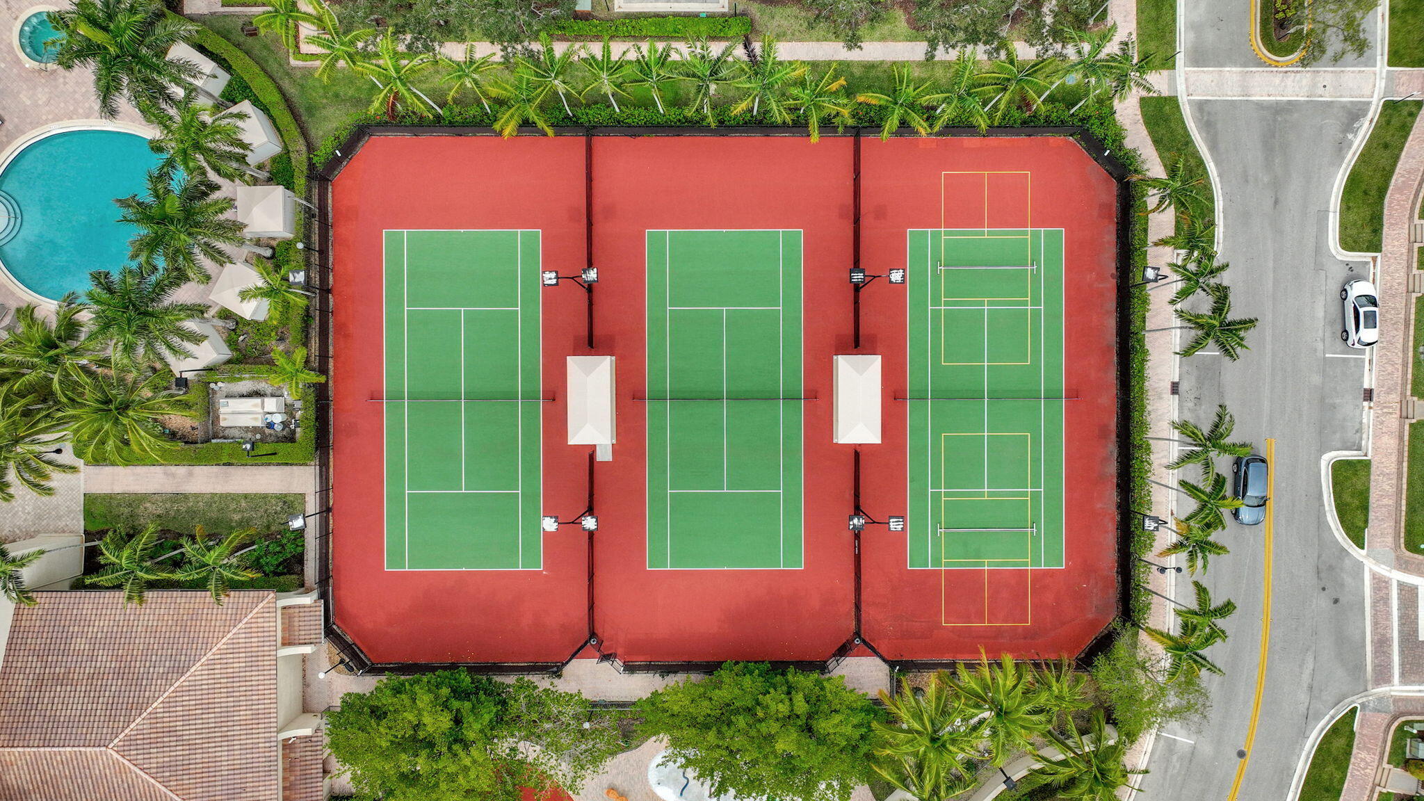 SAWGRASS LAKES - Residential