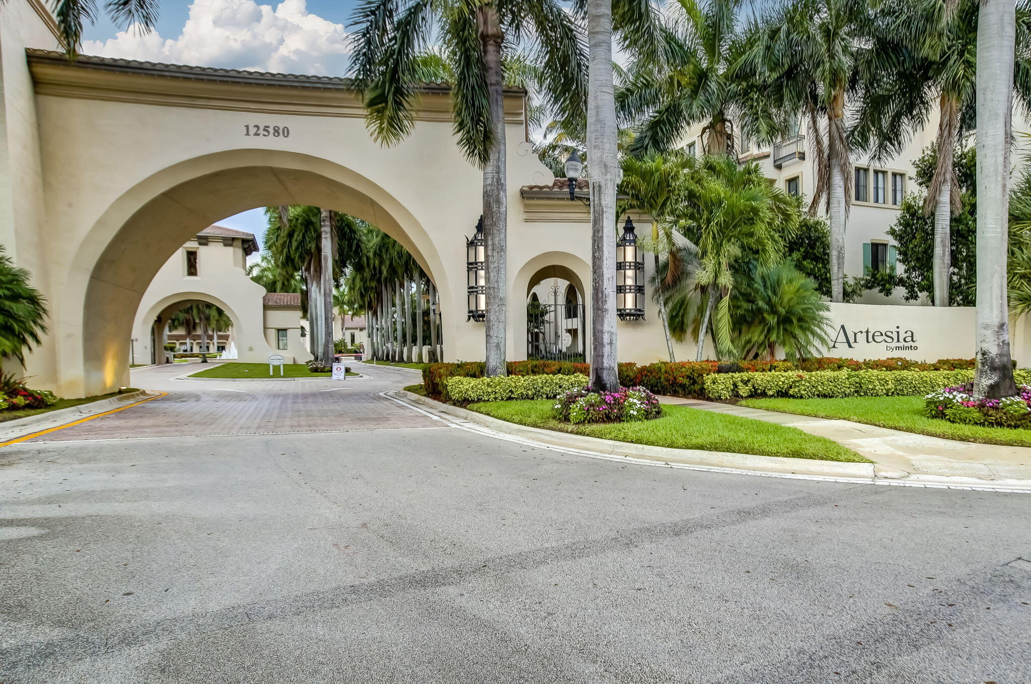 SAWGRASS LAKES - Residential