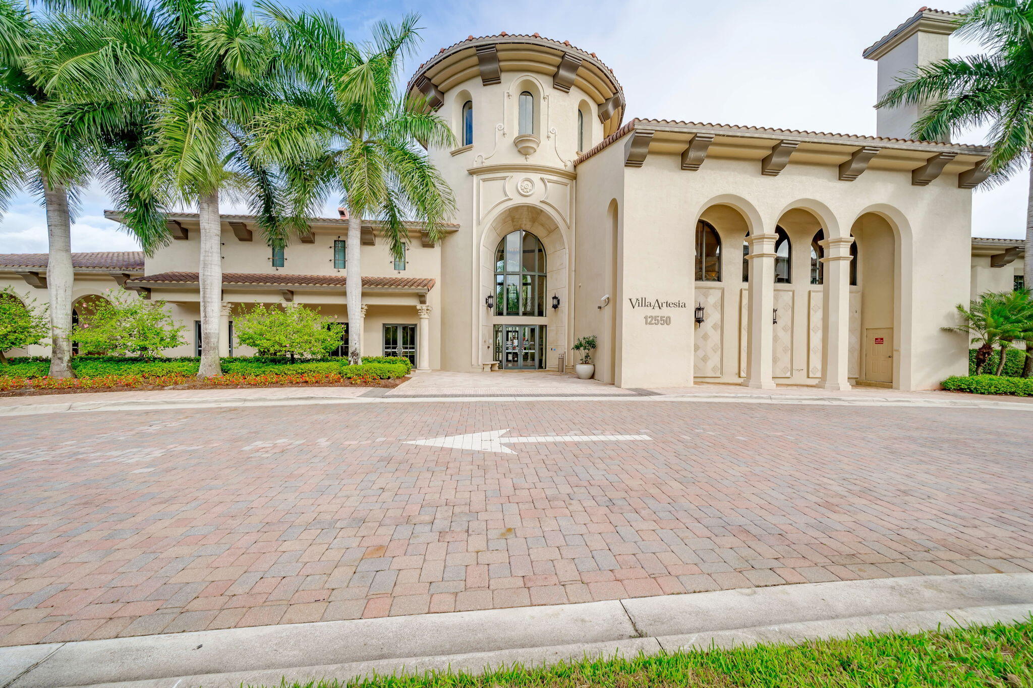 SAWGRASS LAKES - Residential