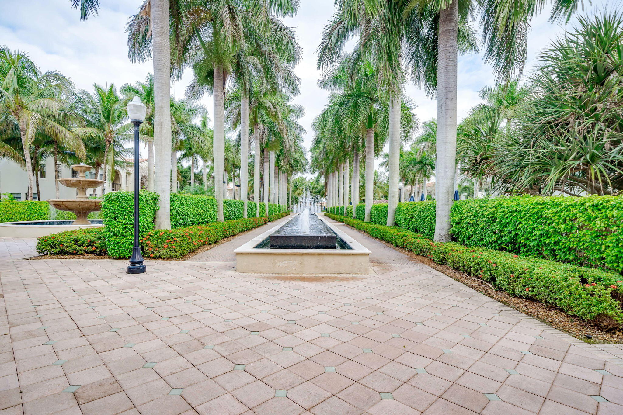 SAWGRASS LAKES - Residential