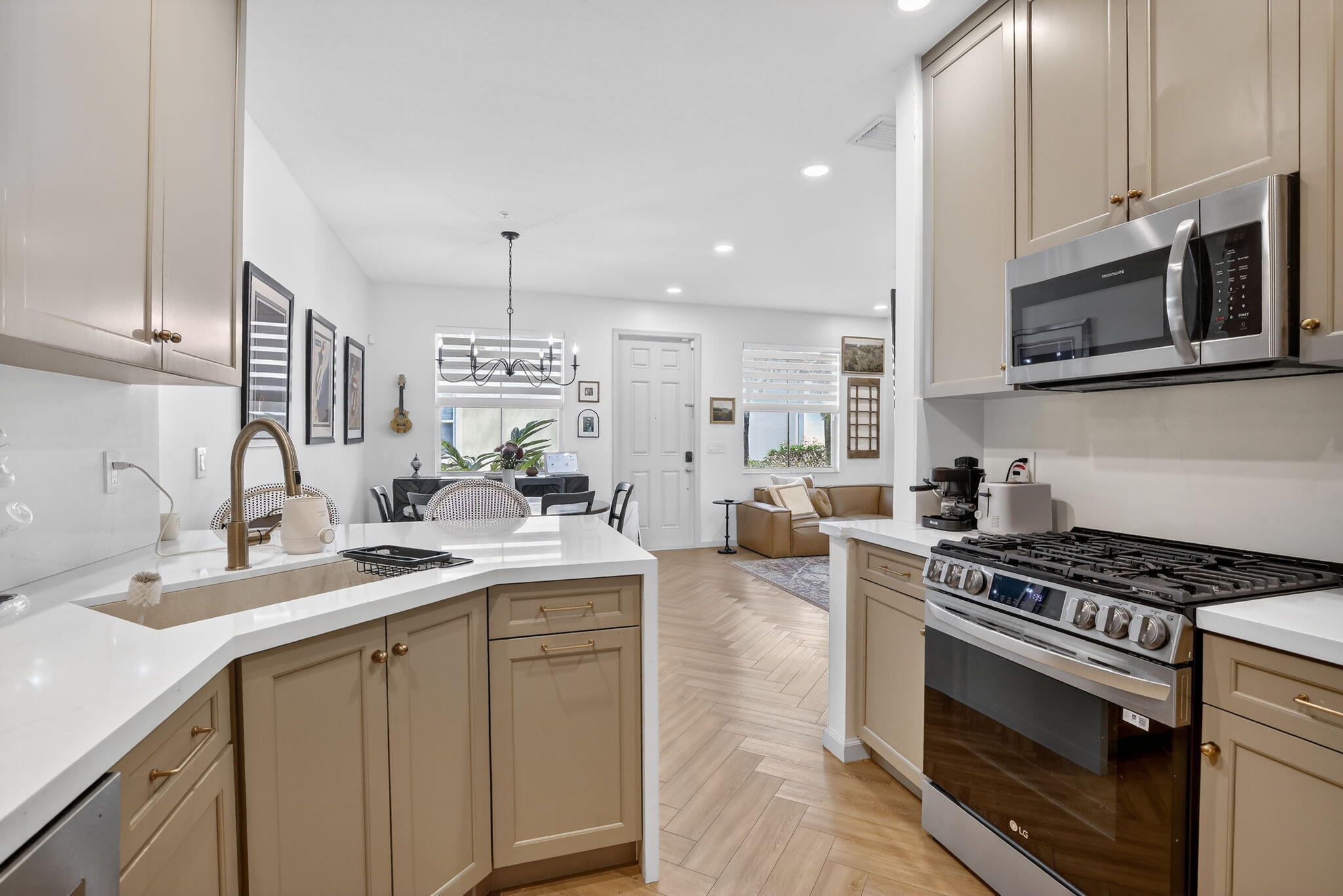 SAWGRASS LAKES - Residential