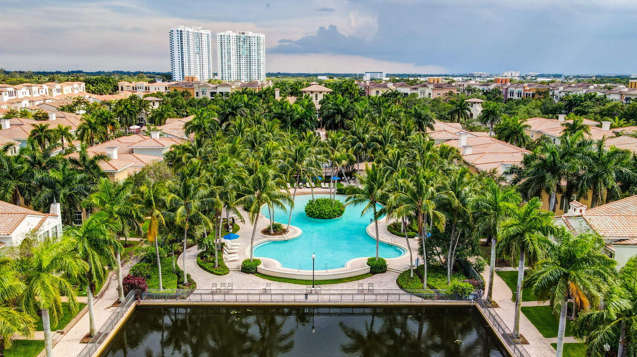 SAWGRASS LAKES - Residential