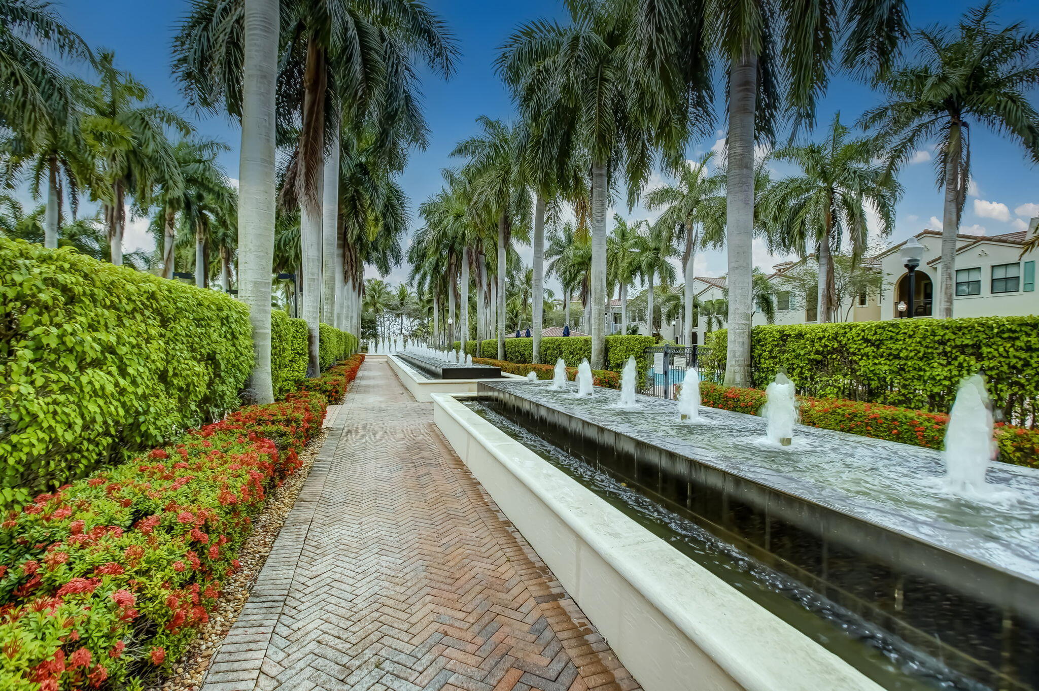 SAWGRASS LAKES - Residential