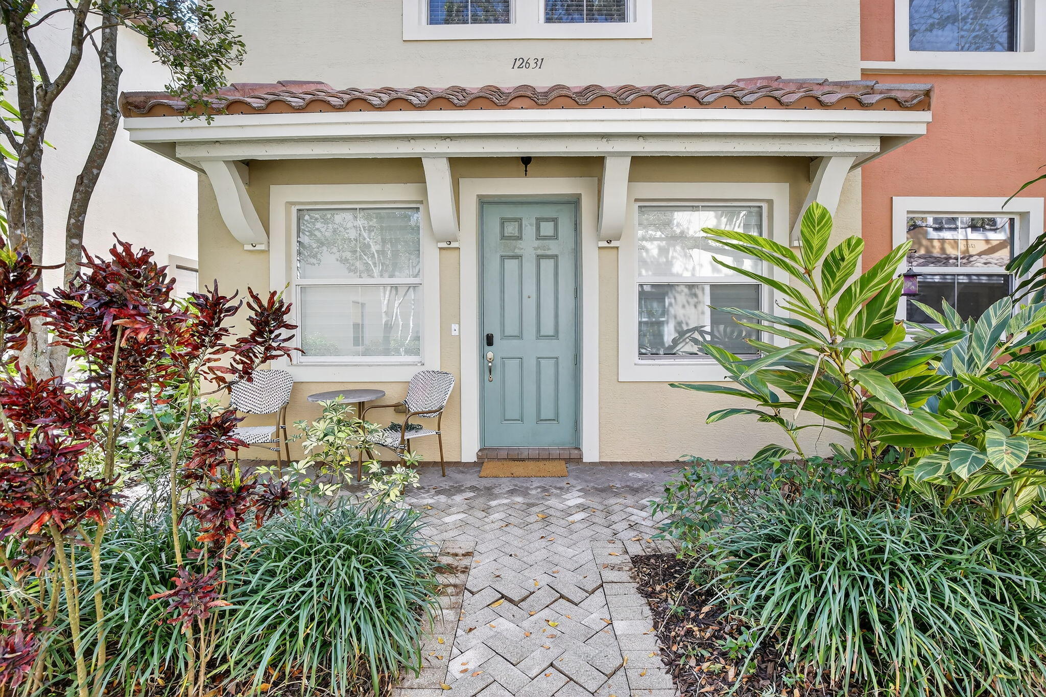 SAWGRASS LAKES - Residential