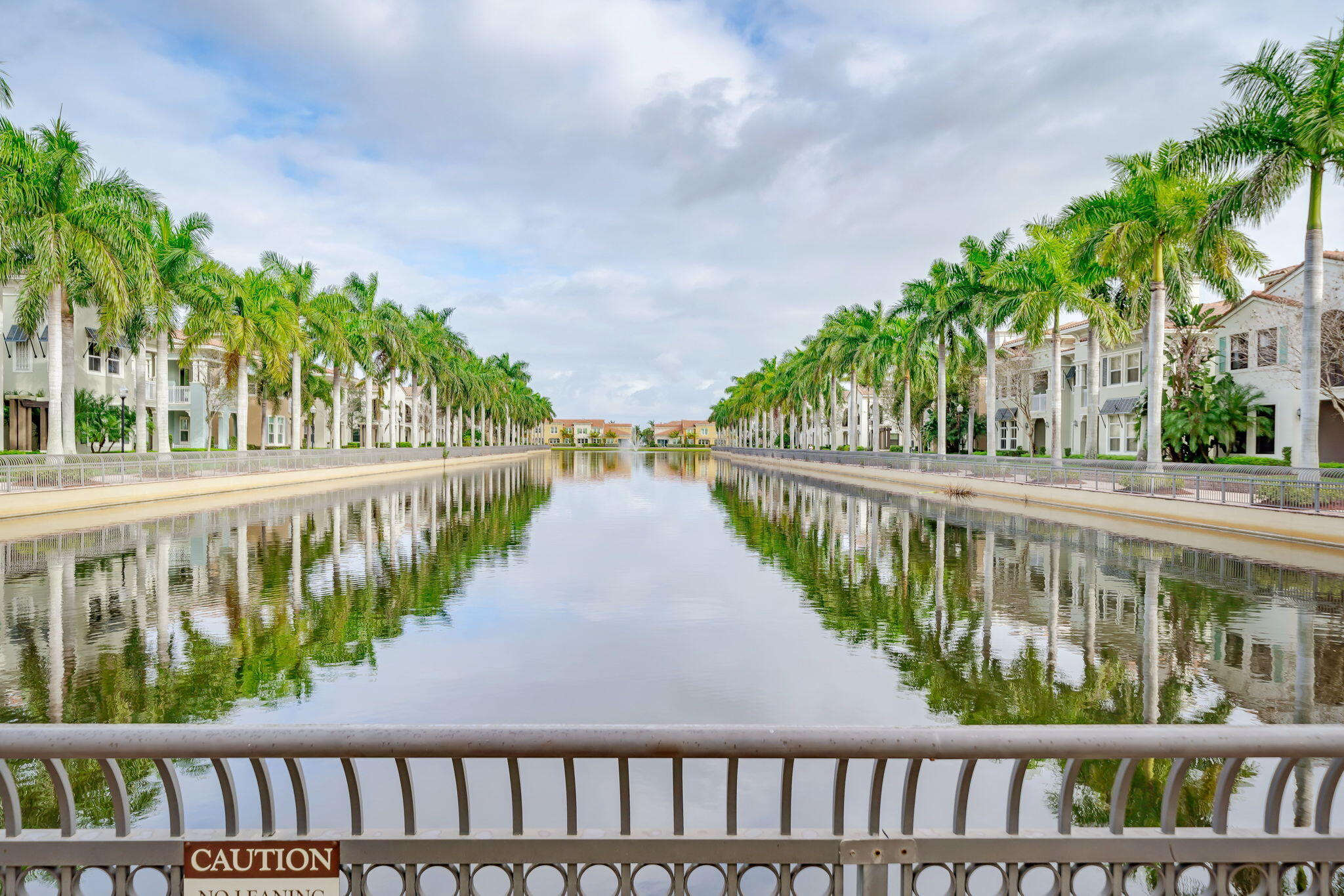 SAWGRASS LAKES - Residential