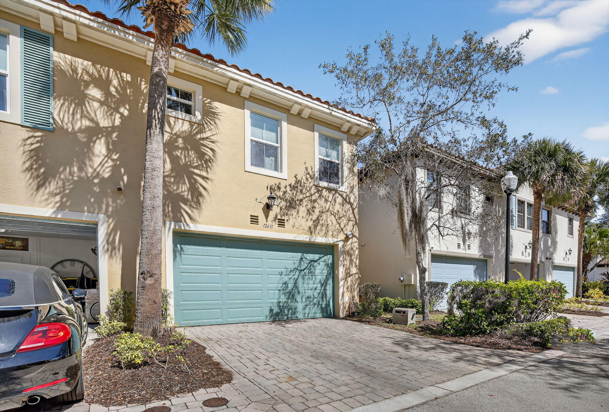 SAWGRASS LAKES - Residential