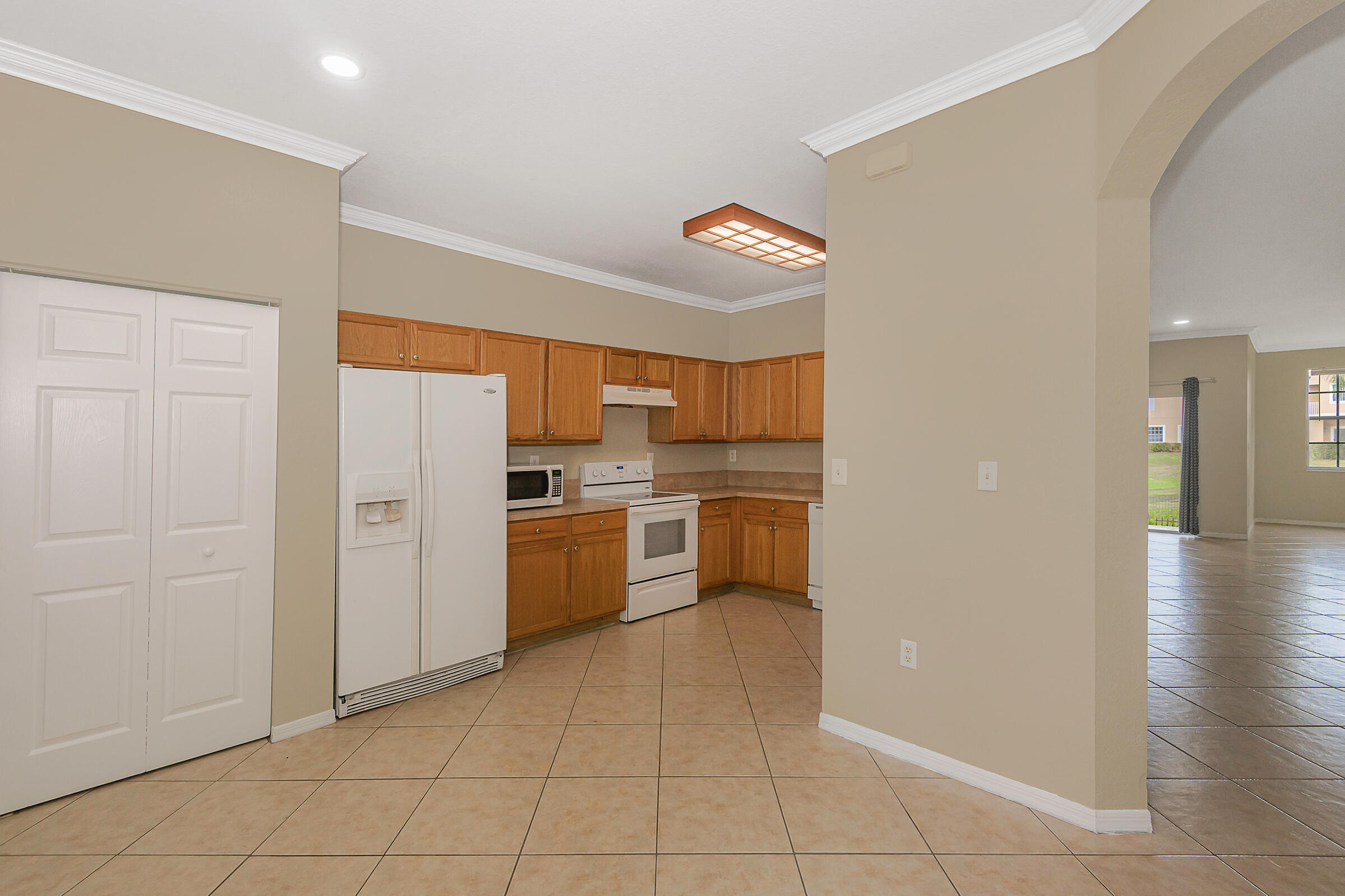 BANYAN BAY CONDO - Residential Lease