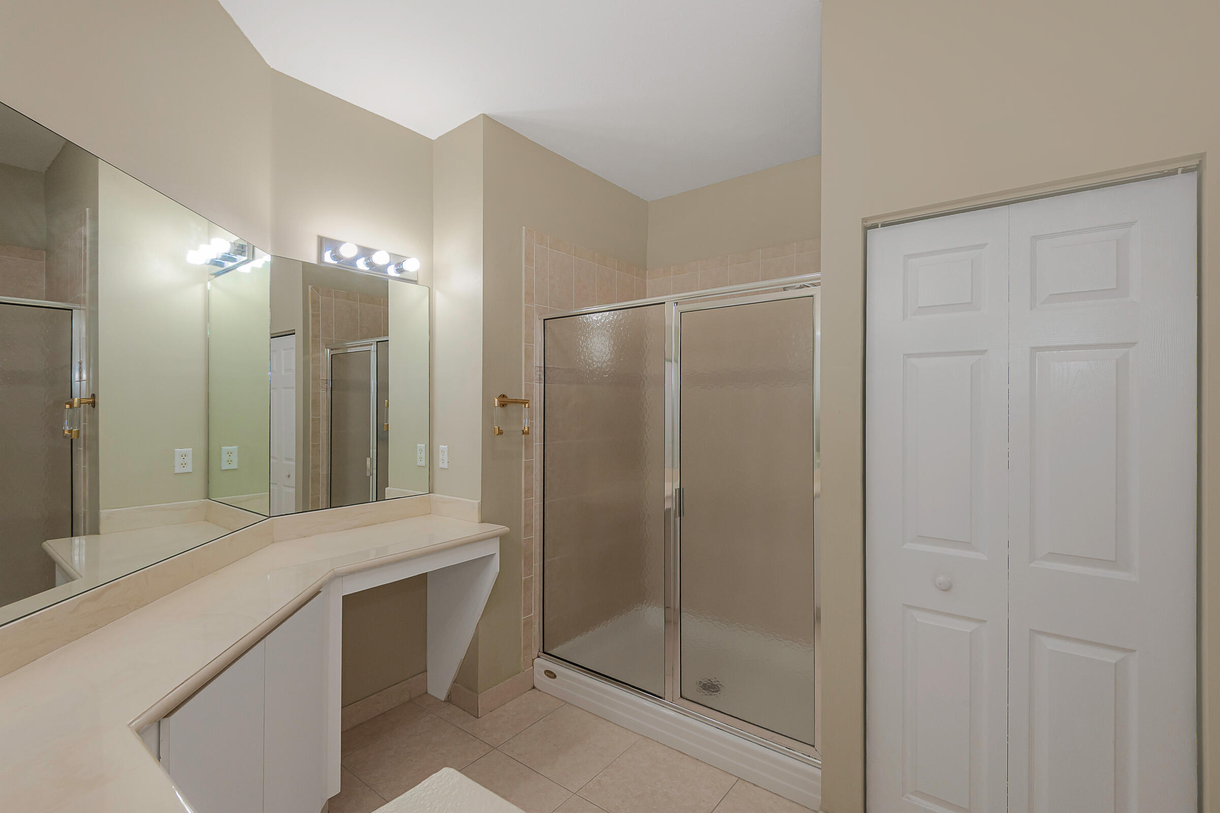 BANYAN BAY CONDO - Residential Lease