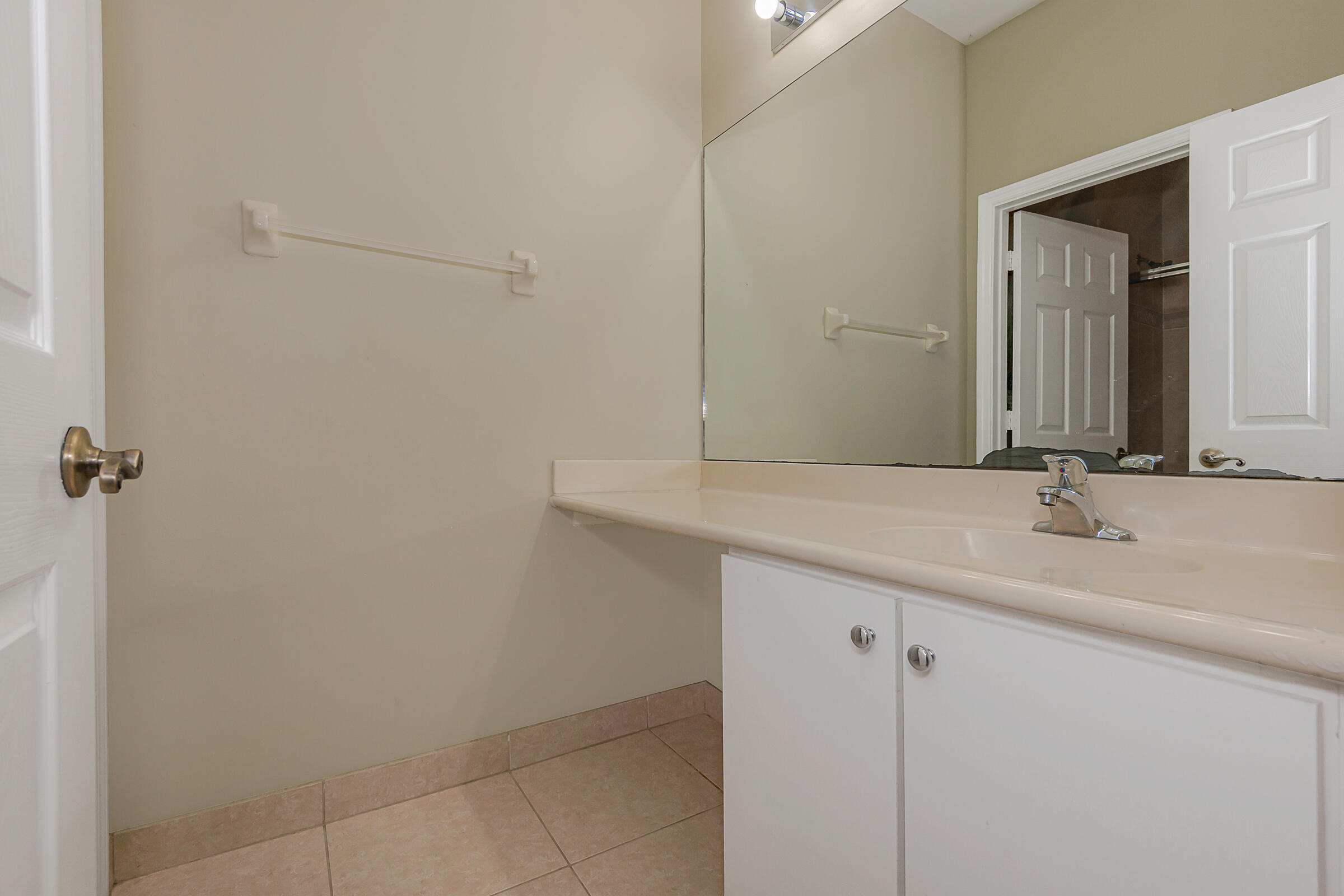 BANYAN BAY CONDO - Residential Lease