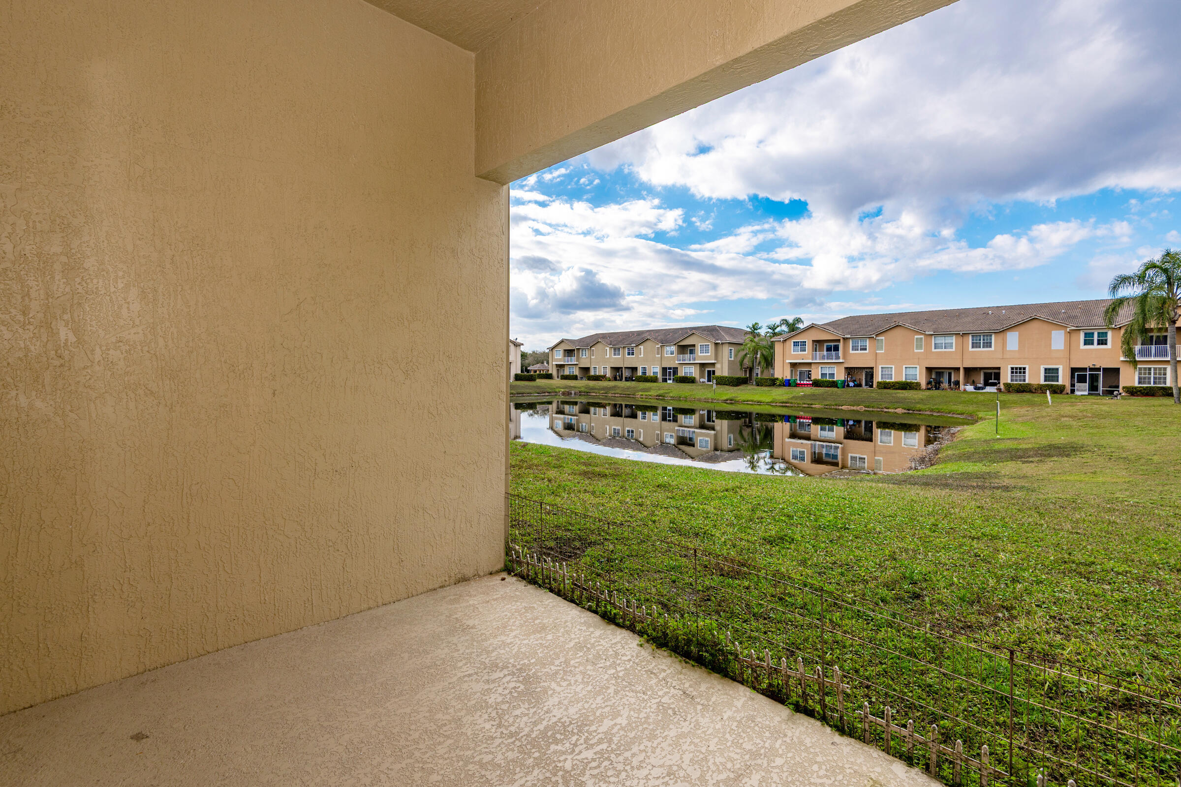 BANYAN BAY CONDO - Residential Lease