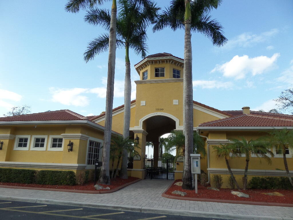 BANYAN BAY CONDO - Residential Lease