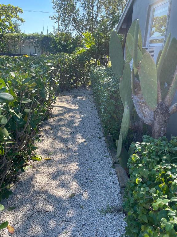 LANTANA PLAZA - Residential Lease