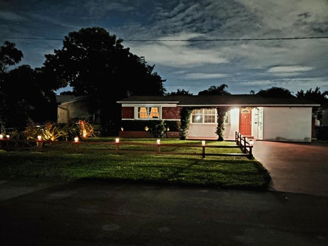 Tiny photo for 7440 FREEDOM Street, Hollywood, FL 33024 (MLS # B26085063)