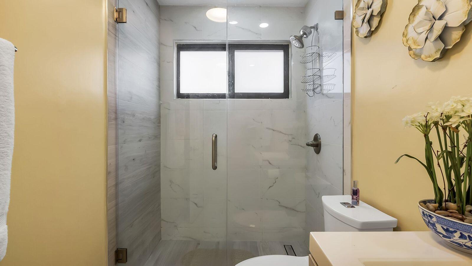 LAKEVIEW HOMES - Residential