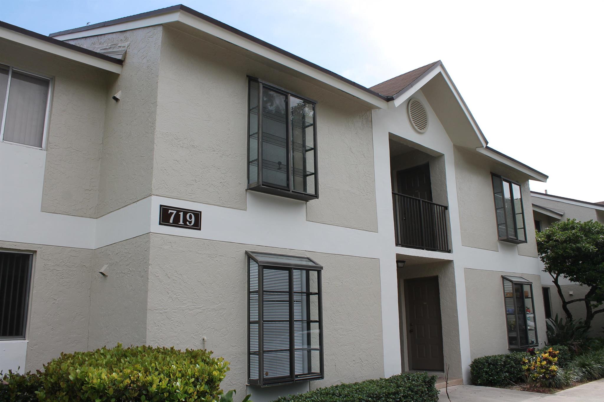 Nicely updated 2 bedroom 2 bathroom 2nd floor unit in the Gardens North Community. Brand Newer AC. Make your appointment today!
