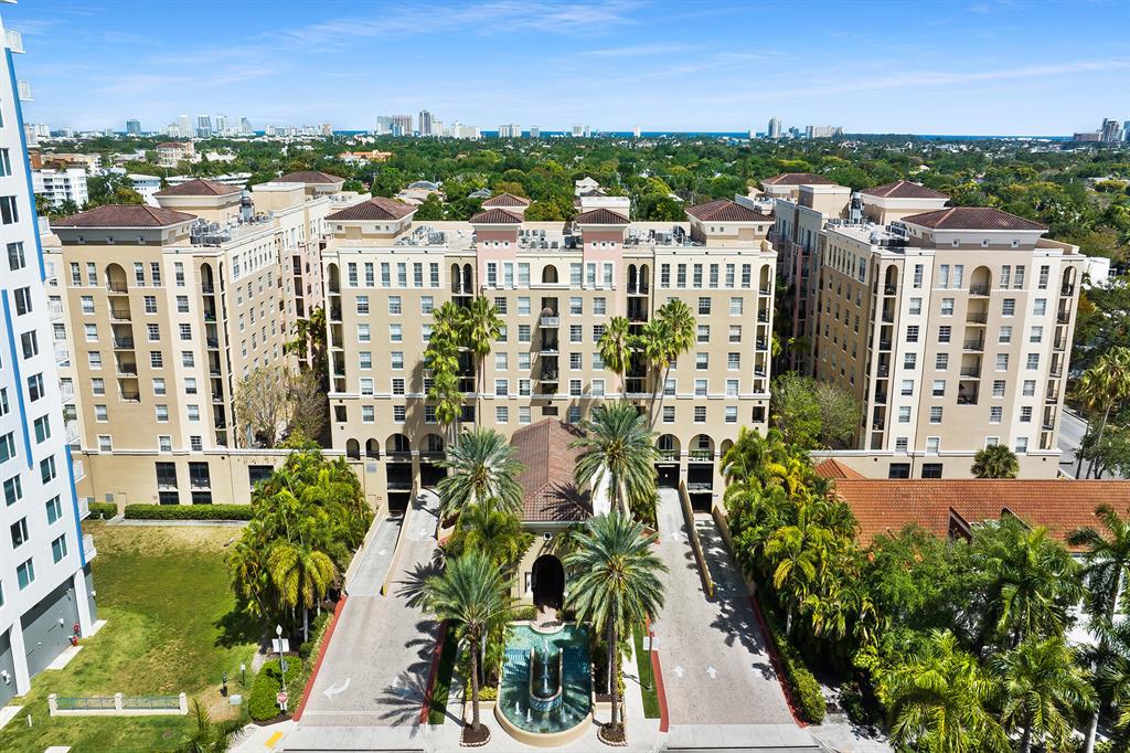 Recently remodeled corner penthouse at Las Olas By The River. 2 bedroom unit with volume ceilings, new kitchen and bathrooms. Great views of the Fort Lauderdale city skyline and ocean from your two balconies This unit boasts hardwood floors and stainless steel appliances, freshly painted. Las Olas by the river features 5 star amenities: doorman, security, gym, hot tub, summer kitchens, bbq's, and much much more! Walking distance to the famous lasolas and minutes to the beach