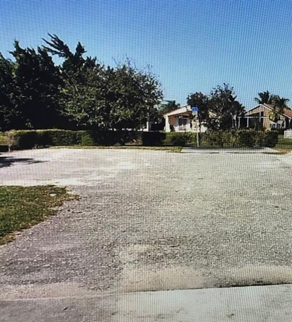 Photo of 502 NW Waverly Cir, Port Saint Lucie, FL 34983 (MLS # F10260286)