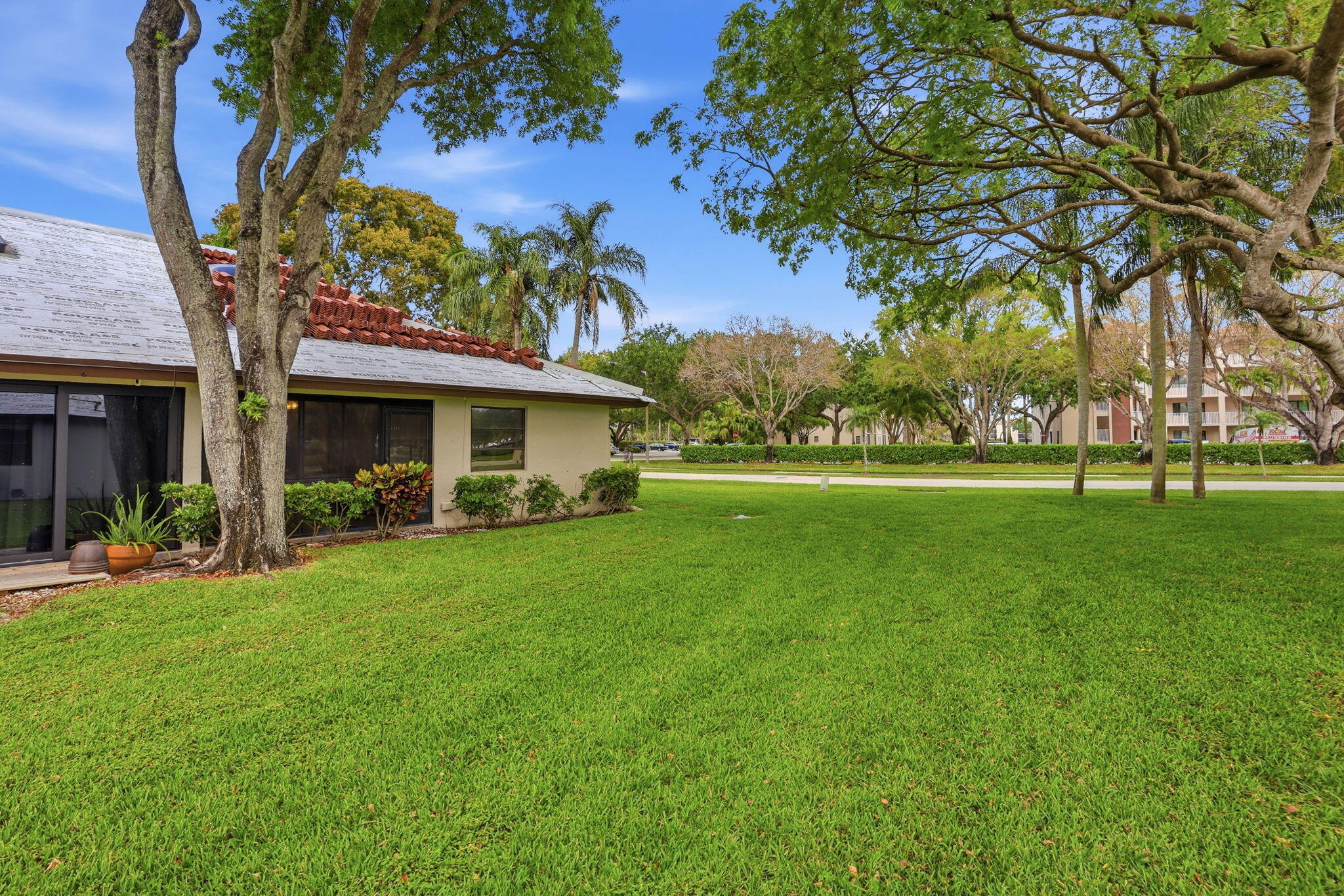 HUNTINGTON POINTE - Residential