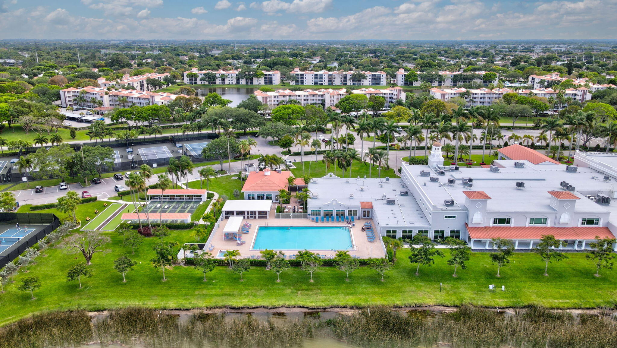 HUNTINGTON POINTE - Residential