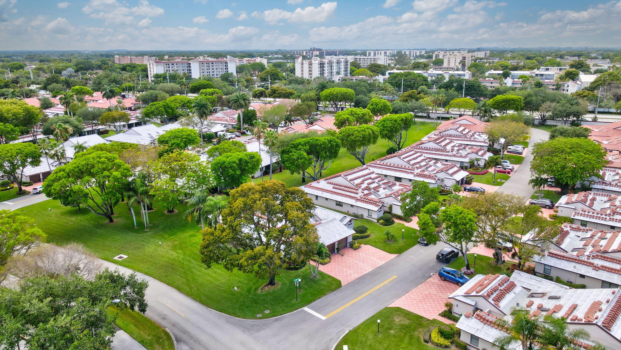 HUNTINGTON POINTE - Residential