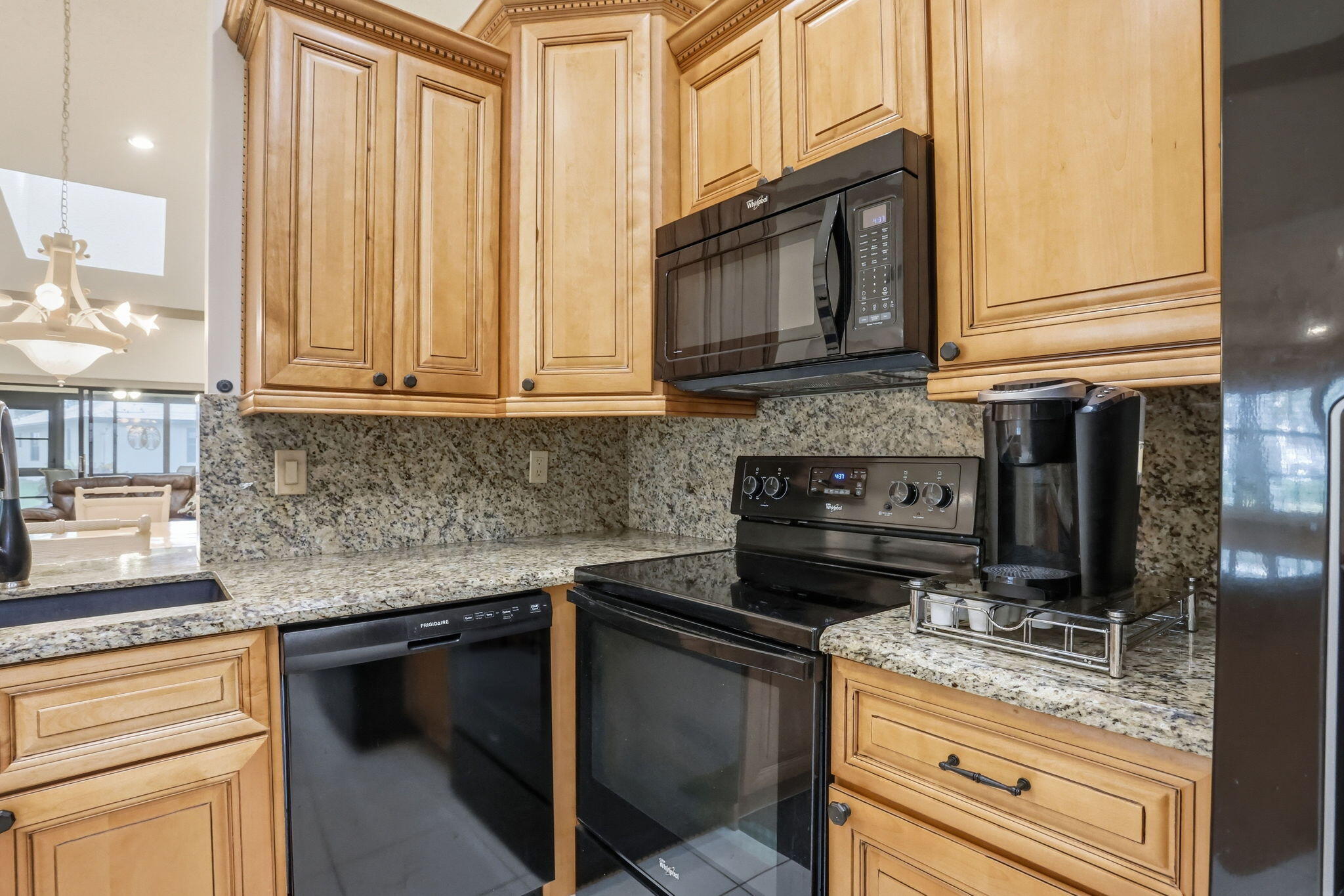 HUNTINGTON POINTE - Residential