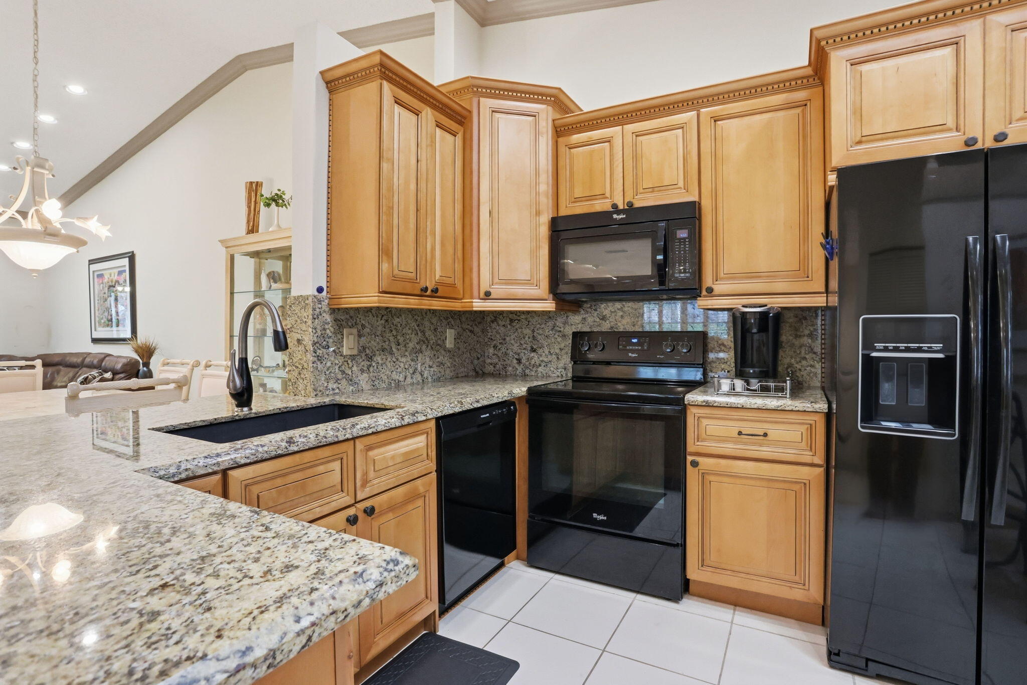 HUNTINGTON POINTE - Residential