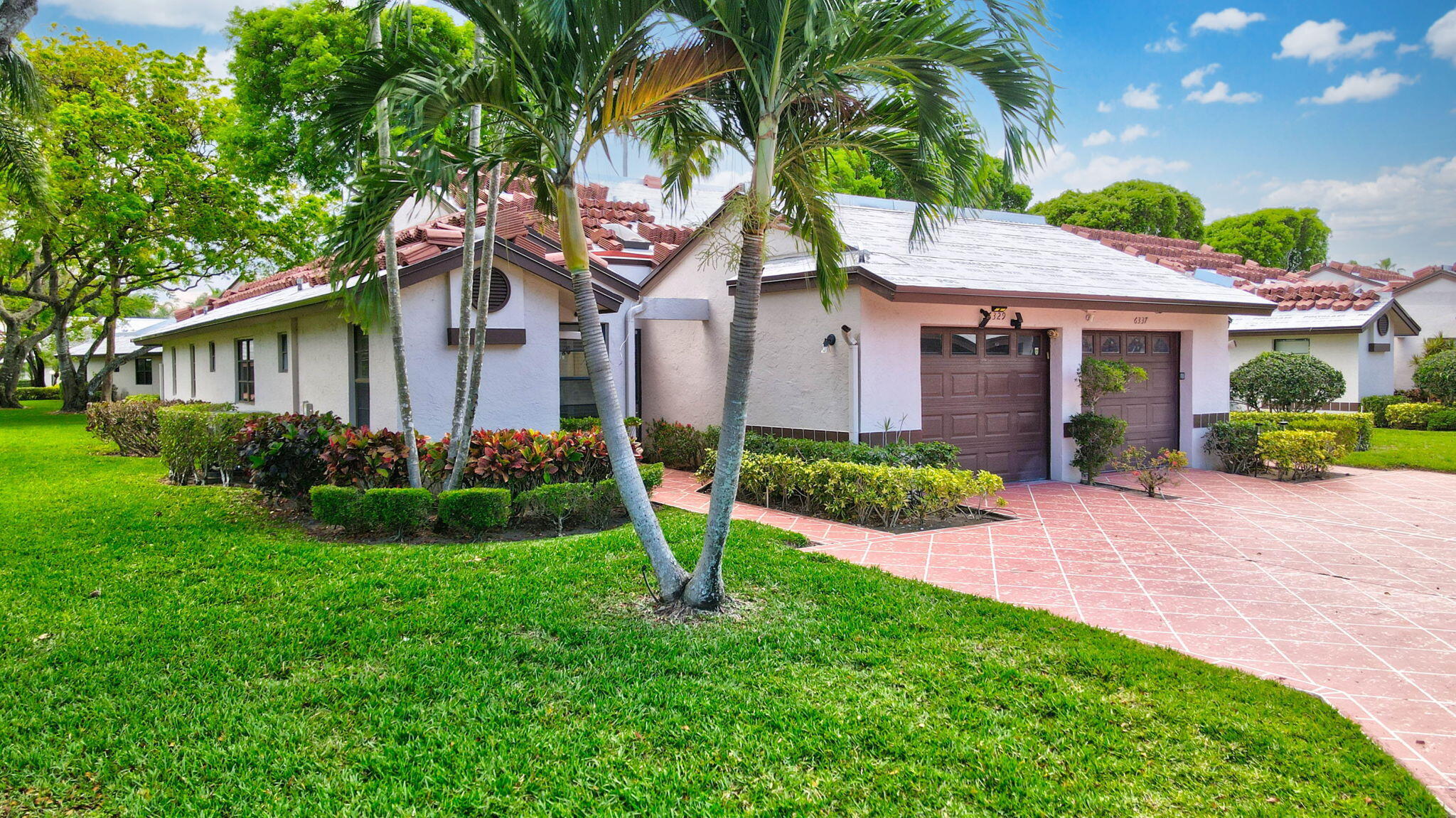 HUNTINGTON POINTE - Residential