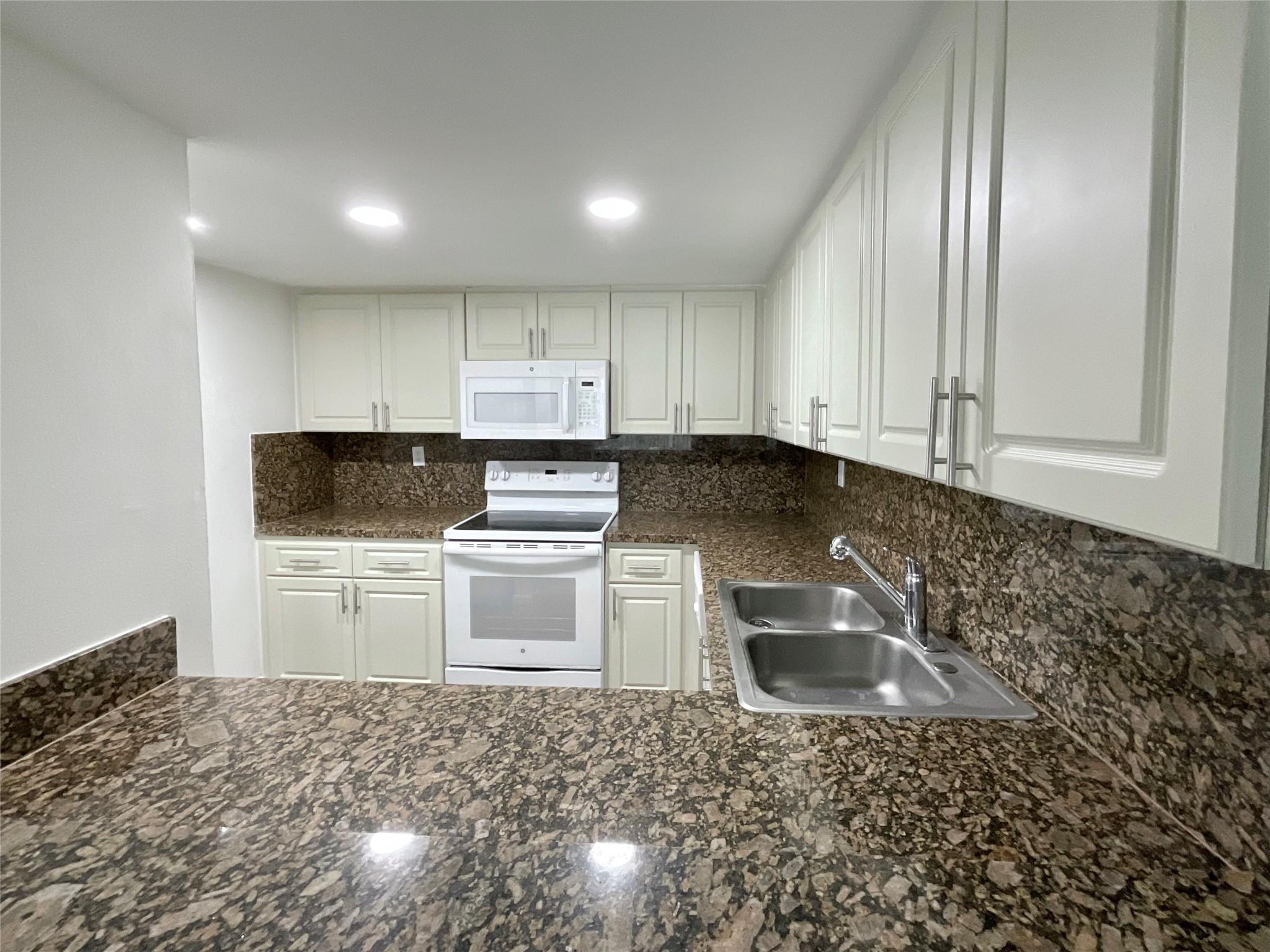 Royalton on the Green - Residential Lease