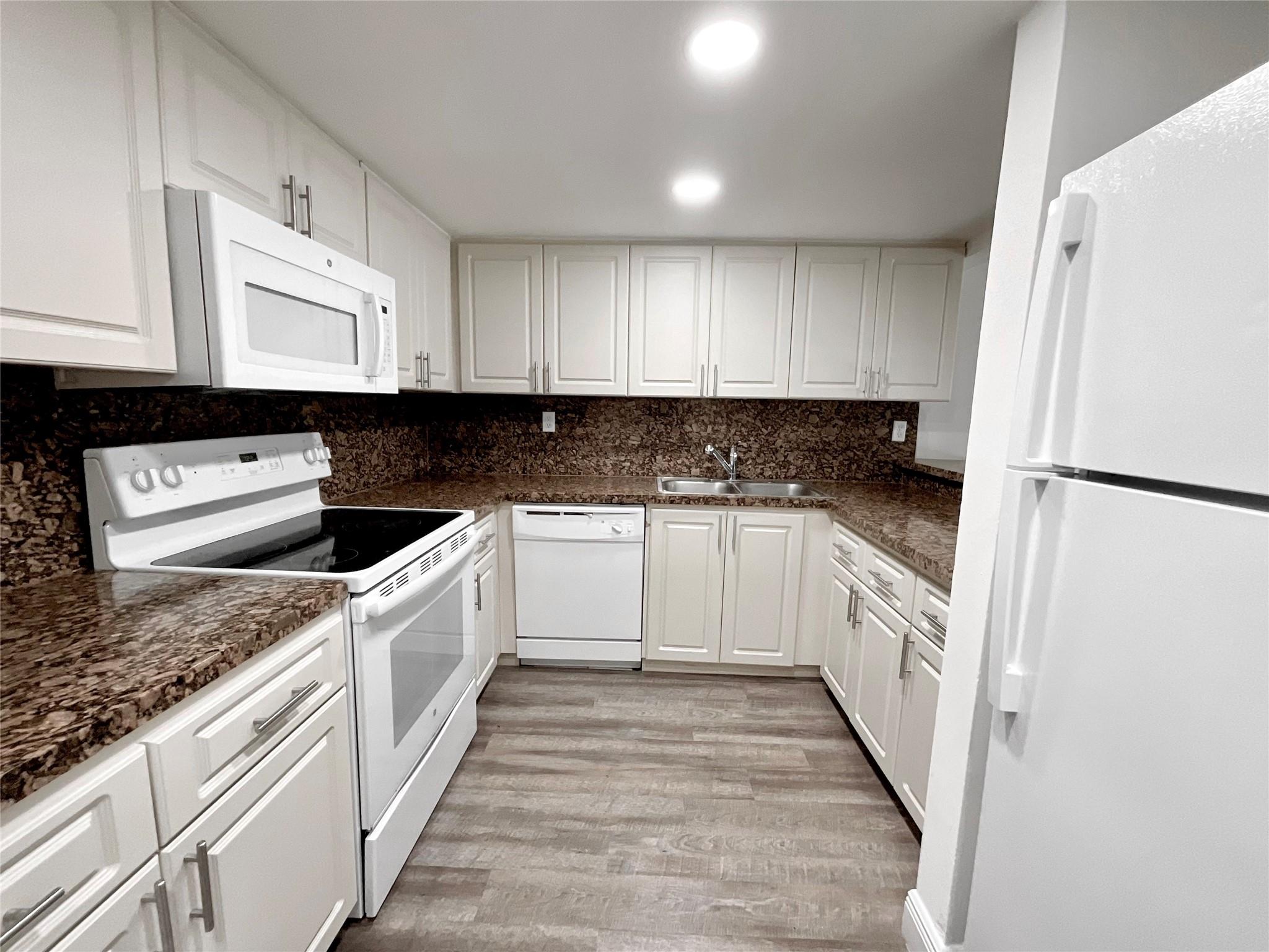 *$99 DEPOSIT (w.a.c) *FAST AND EASY MOVE IN *LARGE FRIENDLY PETS UP TO 60LBS. OK! -Royalton on the Green is now leasing luxury waterfront one and two bedroom residences featuring huge living spaces, oversized bedrooms and tons of closet space. If you’re looking for a spacious and well-appointed rental with resort-style amenities and beautifully maintained grounds, look no further. Country Club Towers offers all these lifestyle choices plus effortless expressway convenience and easy access to anything in Miami-Dade or Broward county.