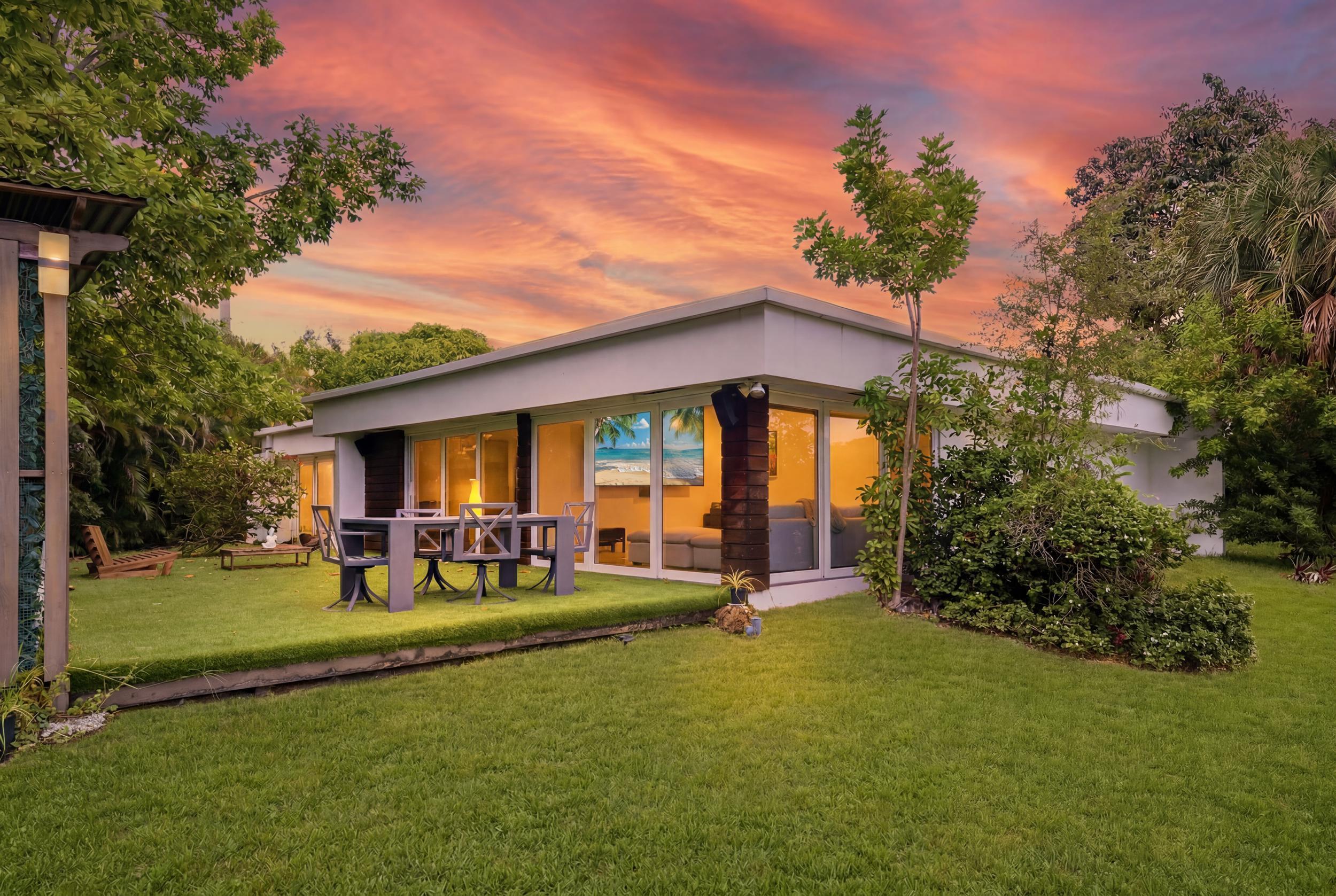 4400 Queen Palm Lane