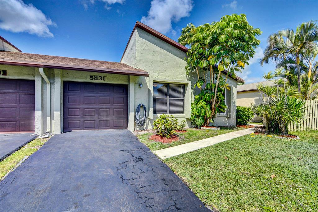 Villa va voom! Pretty doesn't begin to describe the view from this villa located on an 11 acre lake! 2Br 2BA with garage and roofed screened porch. Clean and crisp, with recent popcorn ceiling removal and entirely painted interior, and flooded with natural light.