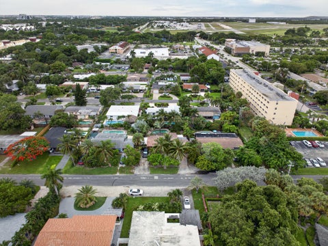 Tiny photo for 949 NE 25th Avenue, Pompano Beach, FL 33062 (MLS # B26038013)