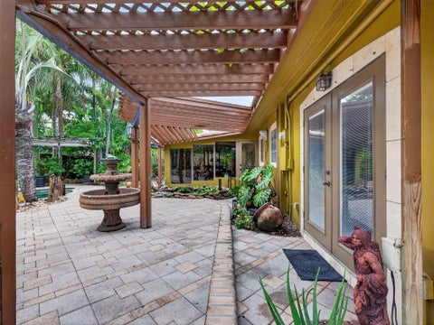 Tiny photo for 949 NE 25th Avenue, Pompano Beach, FL 33062 (MLS # B26038013)