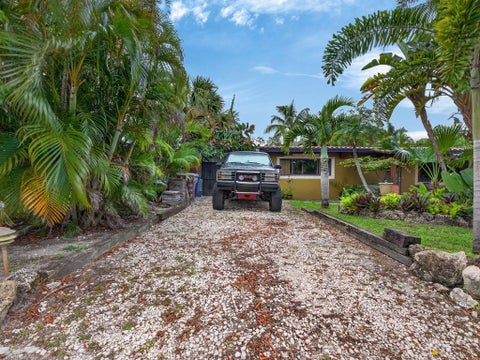 Tiny photo for 949 NE 25th Avenue, Pompano Beach, FL 33062 (MLS # B26038013)