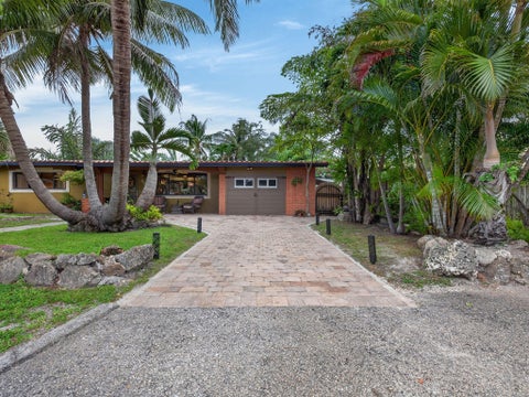 Tiny photo for 949 NE 25th Avenue, Pompano Beach, FL 33062 (MLS # B26038013)