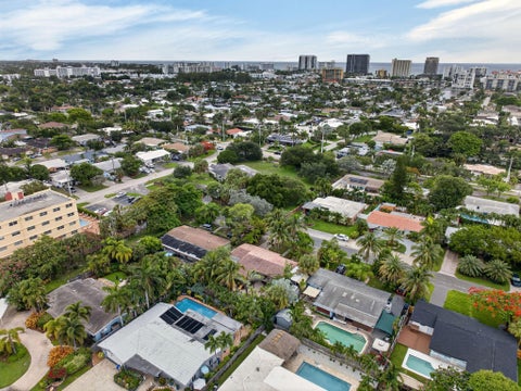 Tiny photo for 949 NE 25th Avenue, Pompano Beach, FL 33062 (MLS # B26038013)