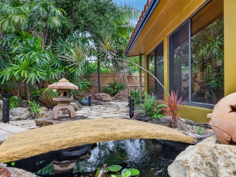 Tiny photo for 949 NE 25th Avenue, Pompano Beach, FL 33062 (MLS # B26038013)