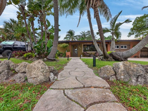 Tiny photo for 949 NE 25th Avenue, Pompano Beach, FL 33062 (MLS # B26038013)