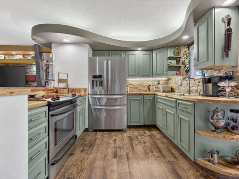 Tiny photo for 949 NE 25th Avenue, Pompano Beach, FL 33062 (MLS # B26038013)