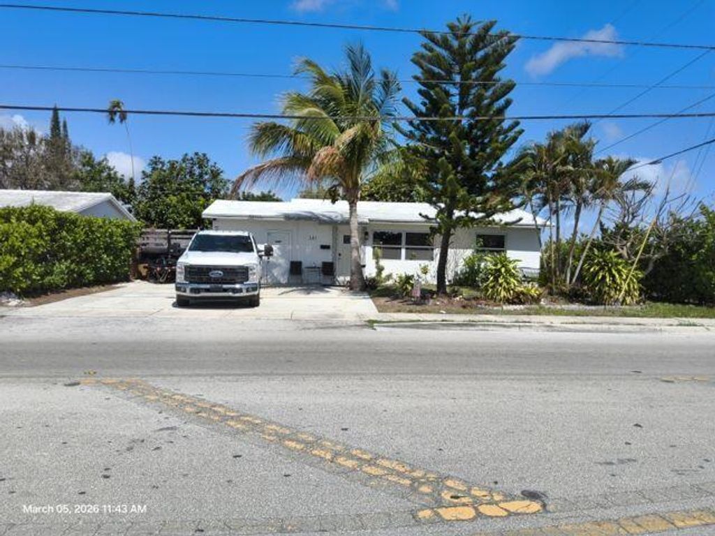 Photo of 341 SW 15th Street, Deerfield Beach, FL 33441 (MLS # B26018218)
