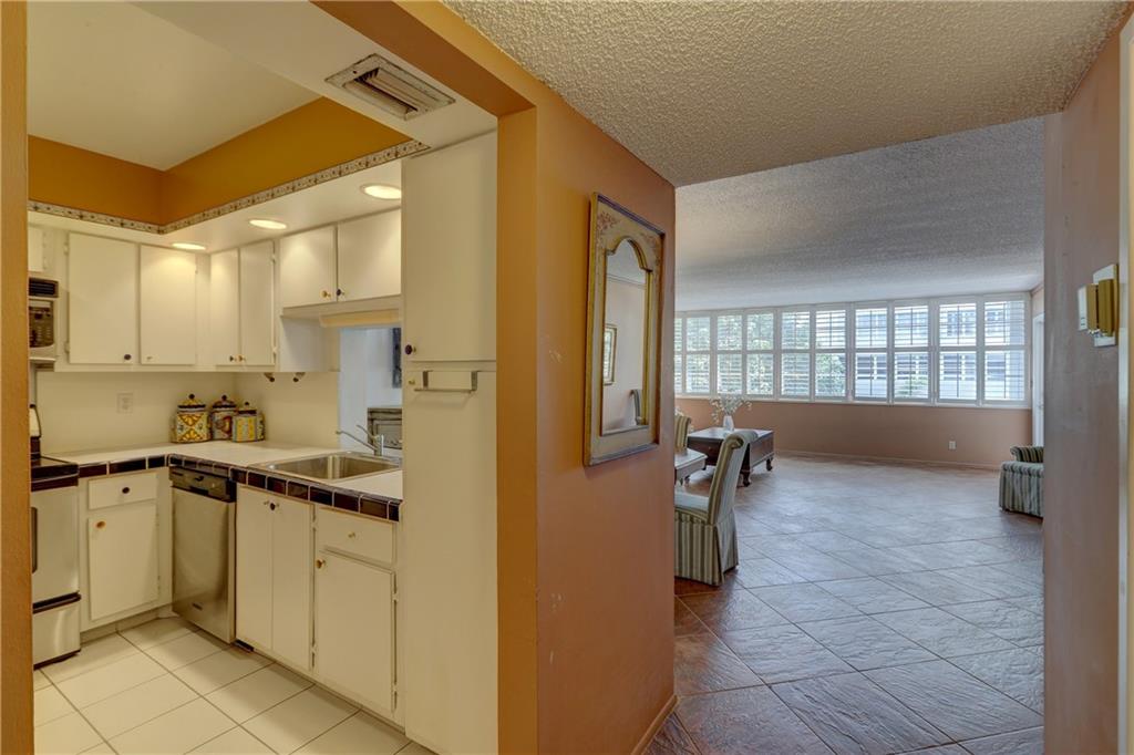 EAST POINT TOWERS - Residential